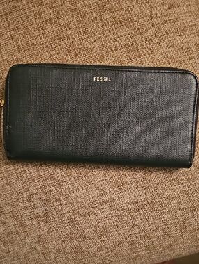 Fossil Black Leather Long Zip Wallet with Gold Logo